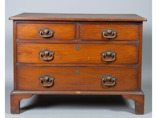 Cassettone del XVIII secolo prima del restauro